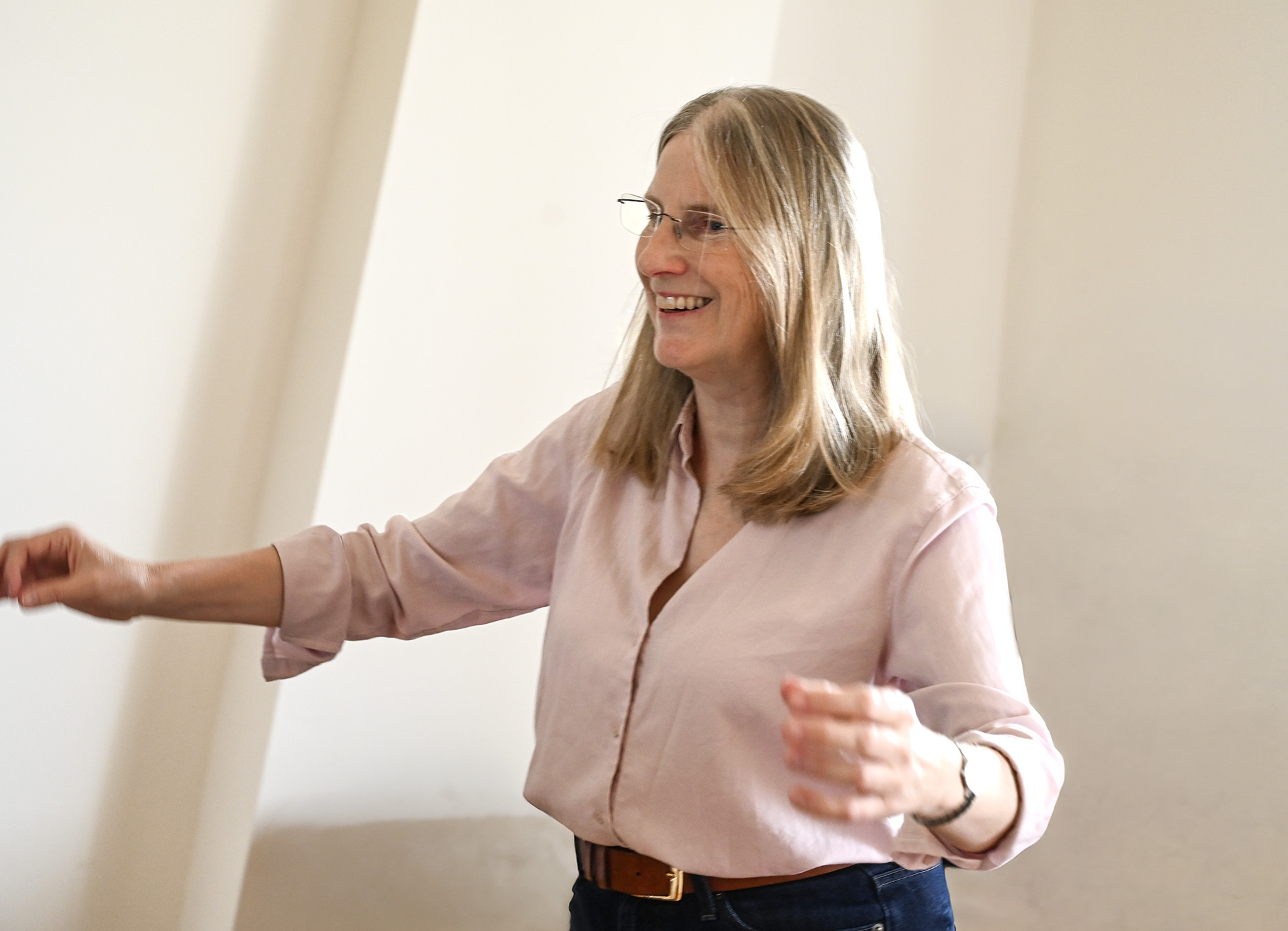 Elisabeth Parry working with Flutes in France participants